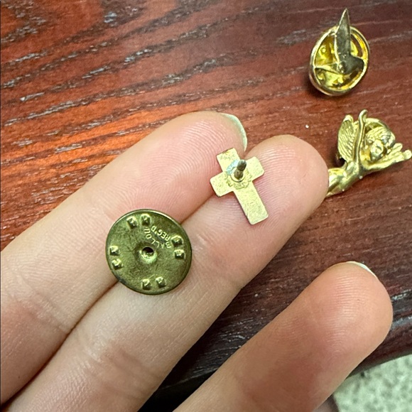 Vintage Religious pins set - Picture 3 of 7